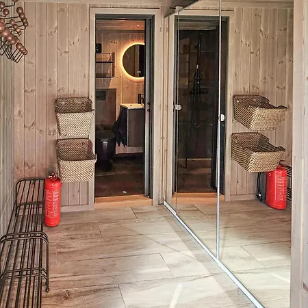 Lovely In With Jacuzzi Holiday home